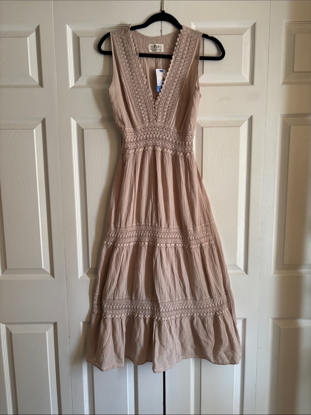 Sleeveless V-Neck Lace-Trim Midi Dress in Blush